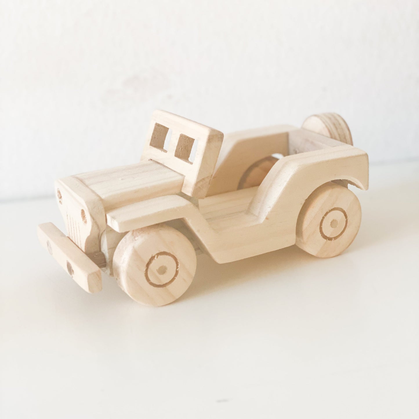 Auto| jeep de madera para jugar y decorar en Keiki