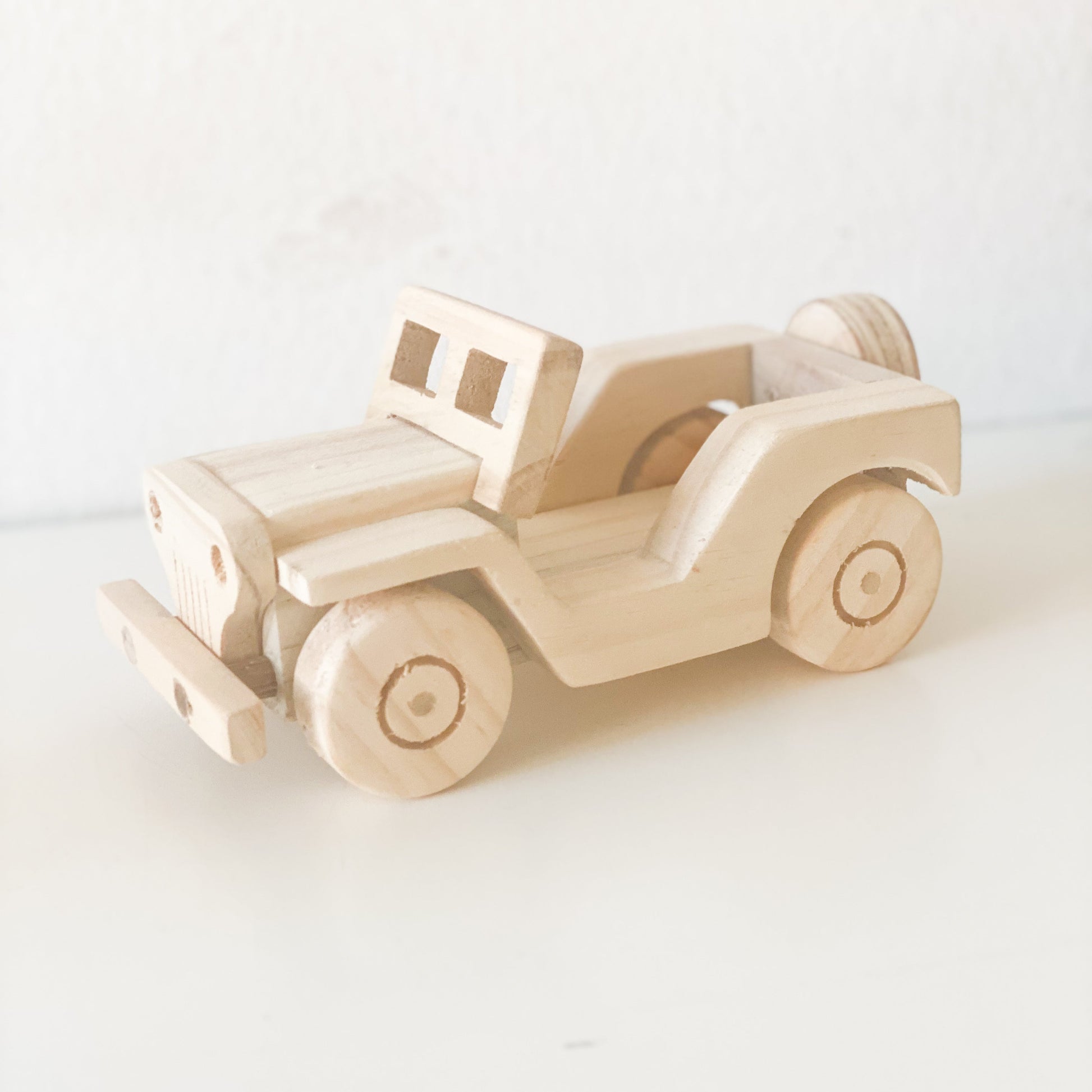 Auto| jeep de madera para jugar y decorar en Keiki