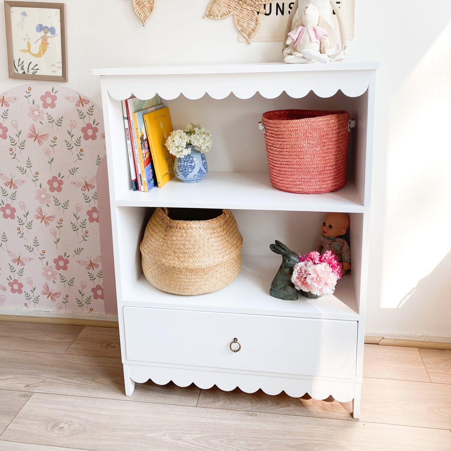 juguetero de madera blanco para habitación infantil