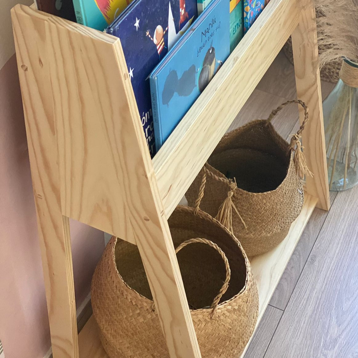 mueble para almacenar juguetes y exponer libros infantiles