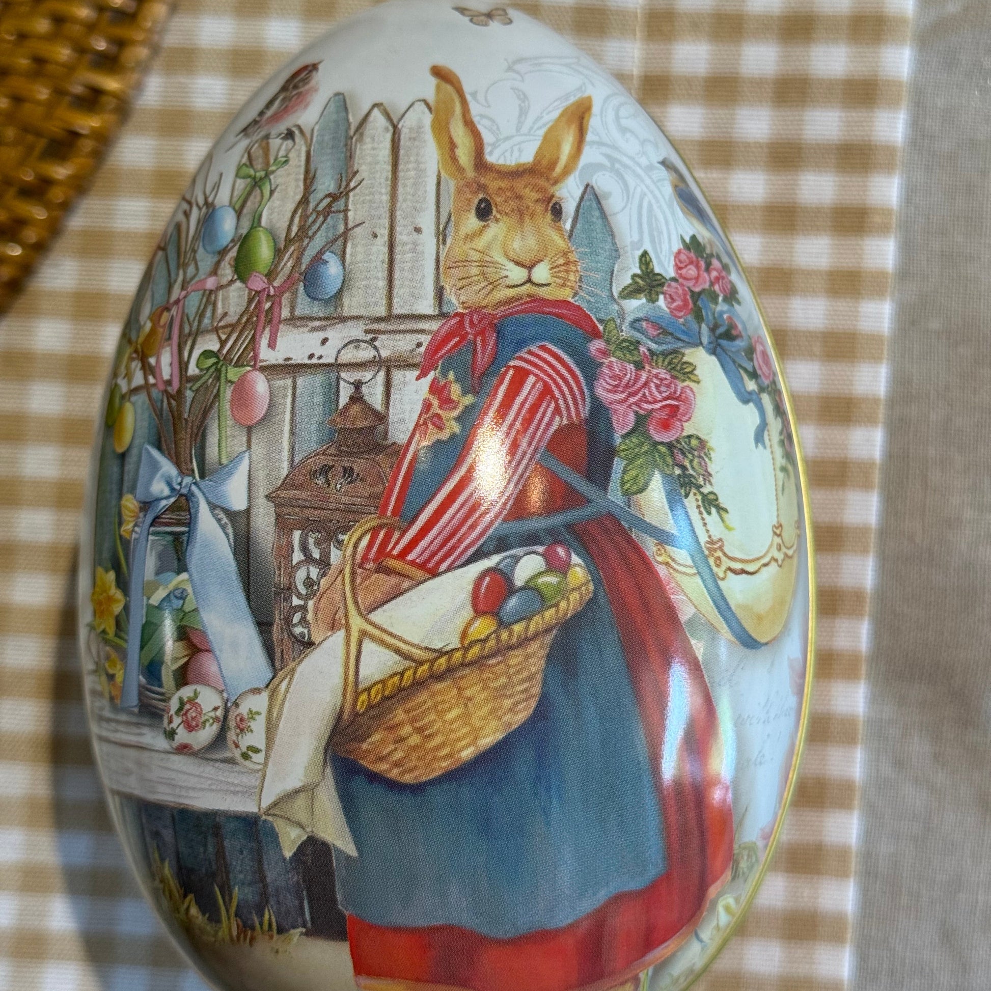 huevo metalico ilustrado para guardar huevos de pascua 