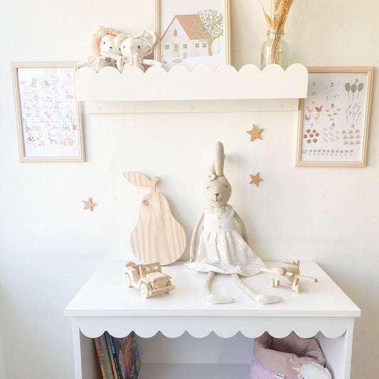 repisa infantil de madera con curvas 