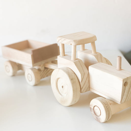 juguete de madera para jugar y decorar. tractor con carro para jugar a la granja. 