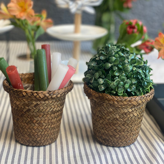 canasto de fibra natural para decorar las mesas de celebración de keiki 