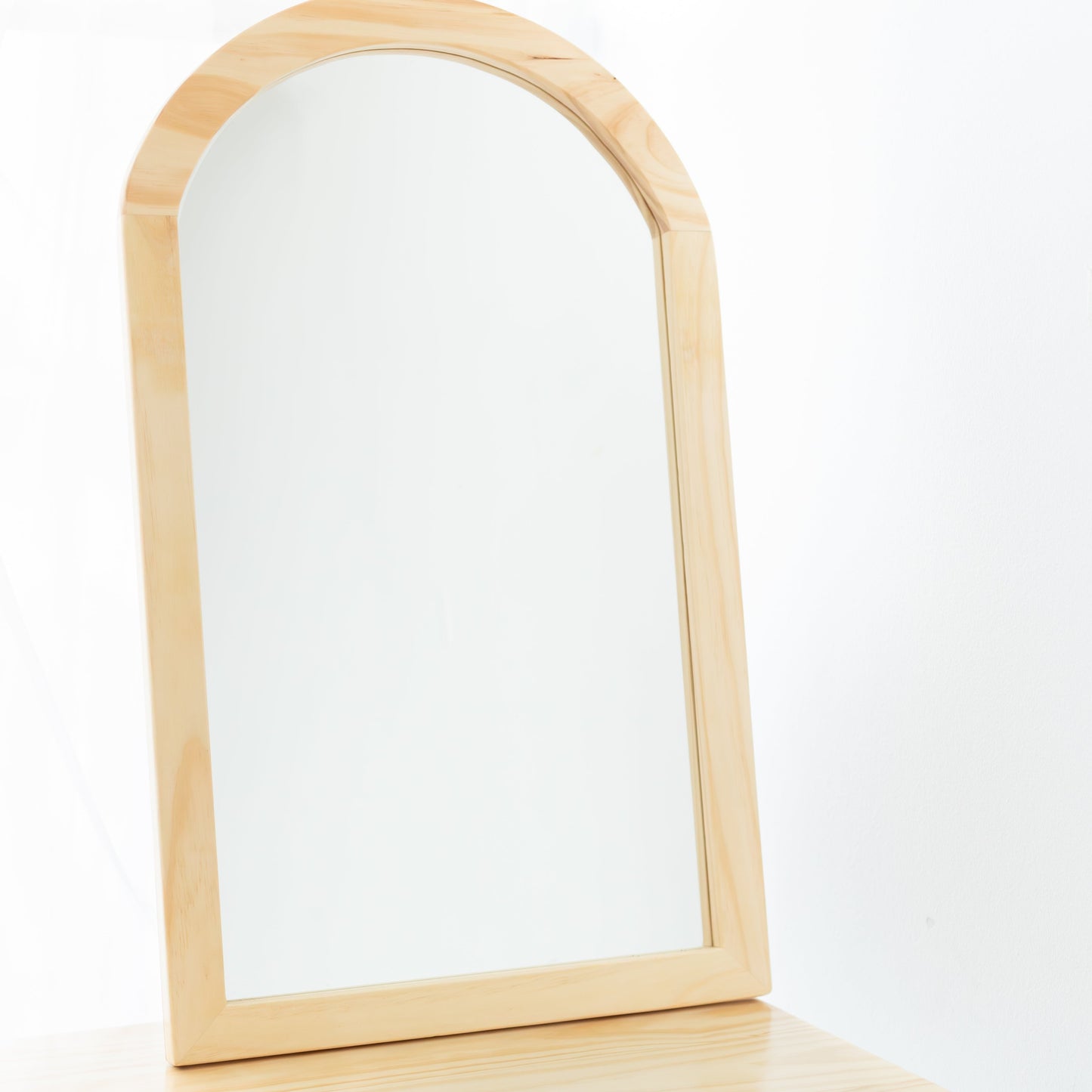 espejo decorativo en forma de arco 