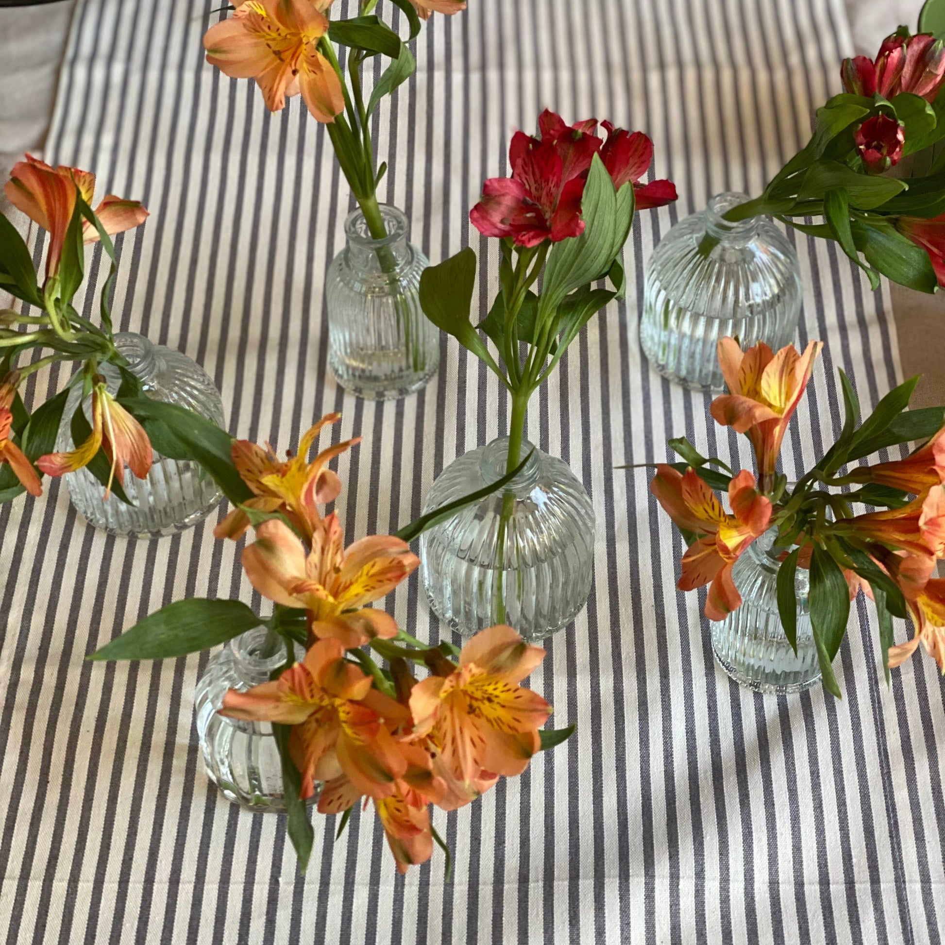 mini floreros decorativos para tu mesa de celebración 