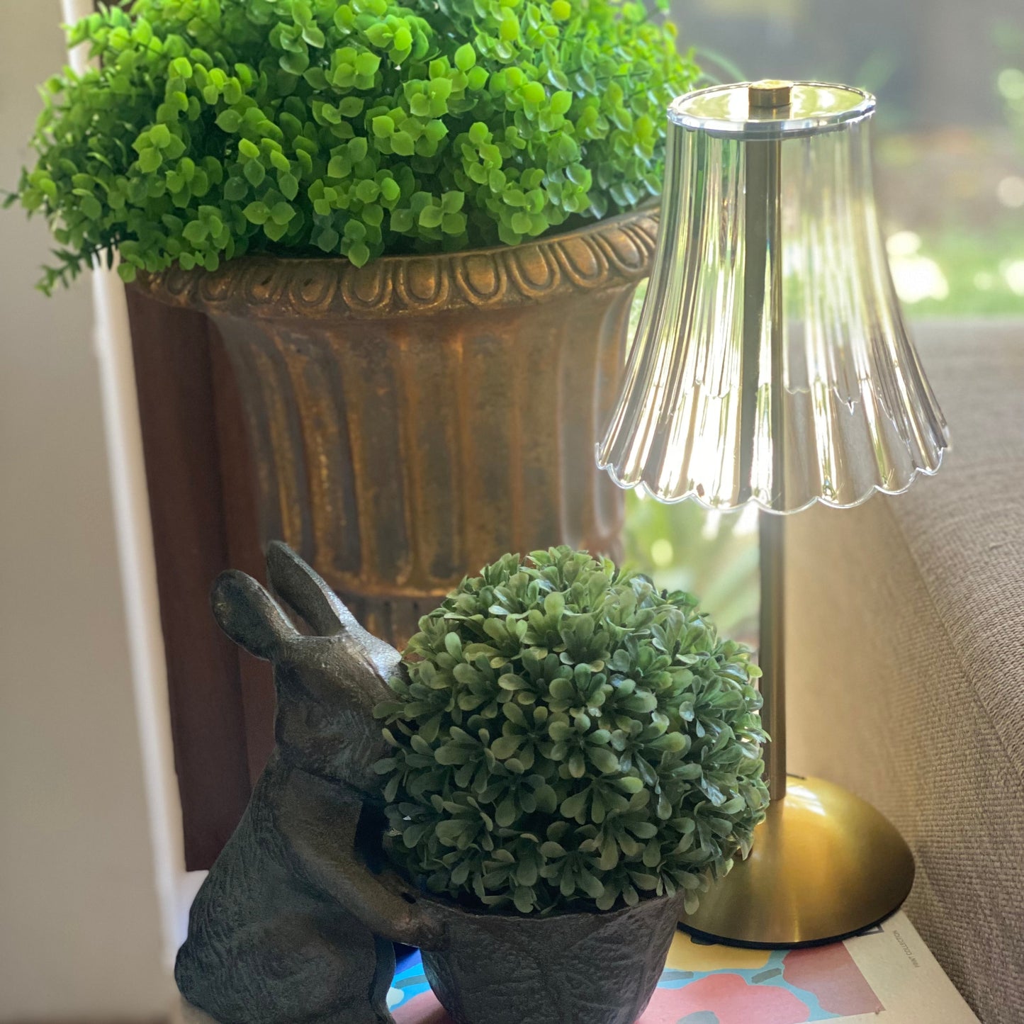 lampara led dorada para decorar mesas de celebracion 