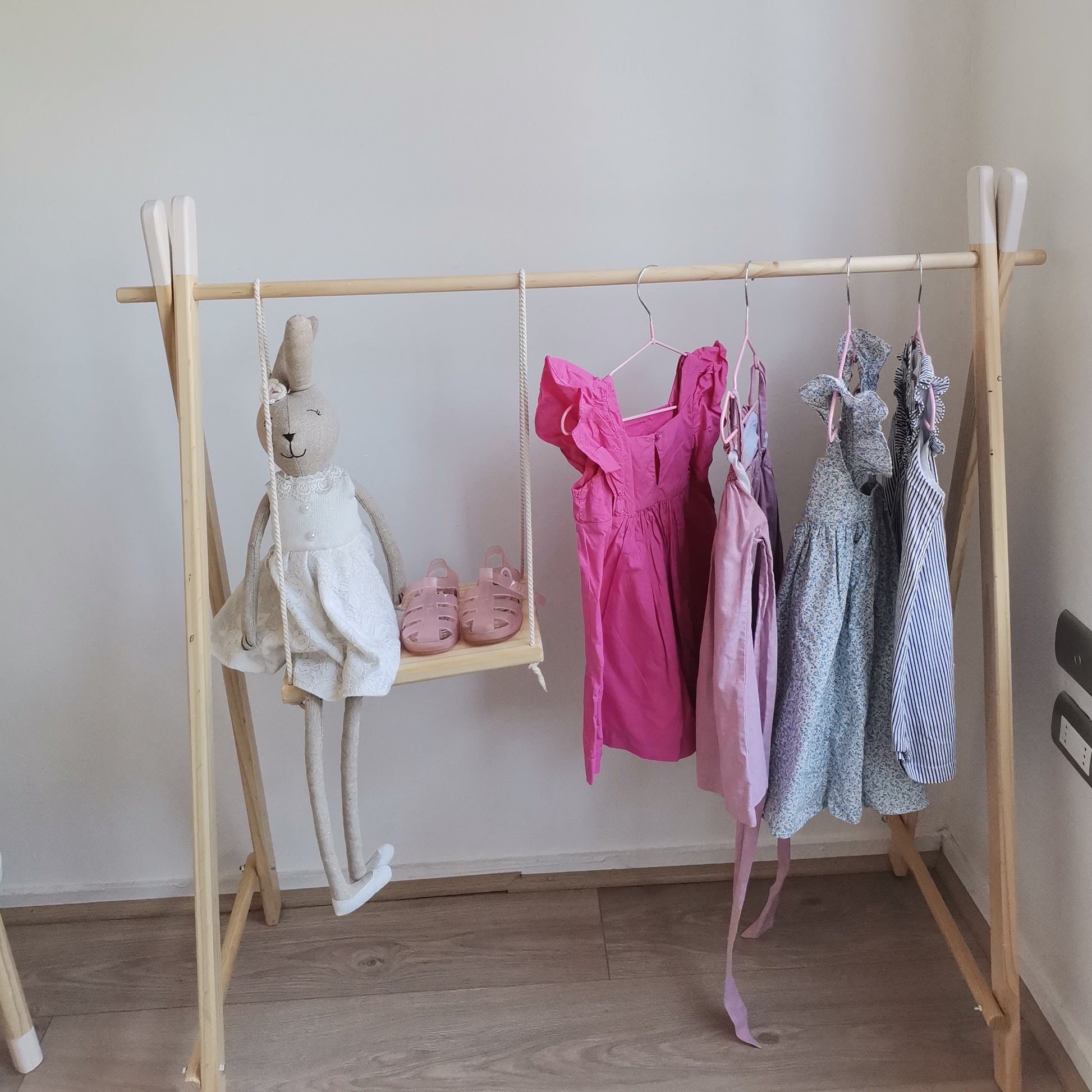 colgador de disfraz de madera infantil 